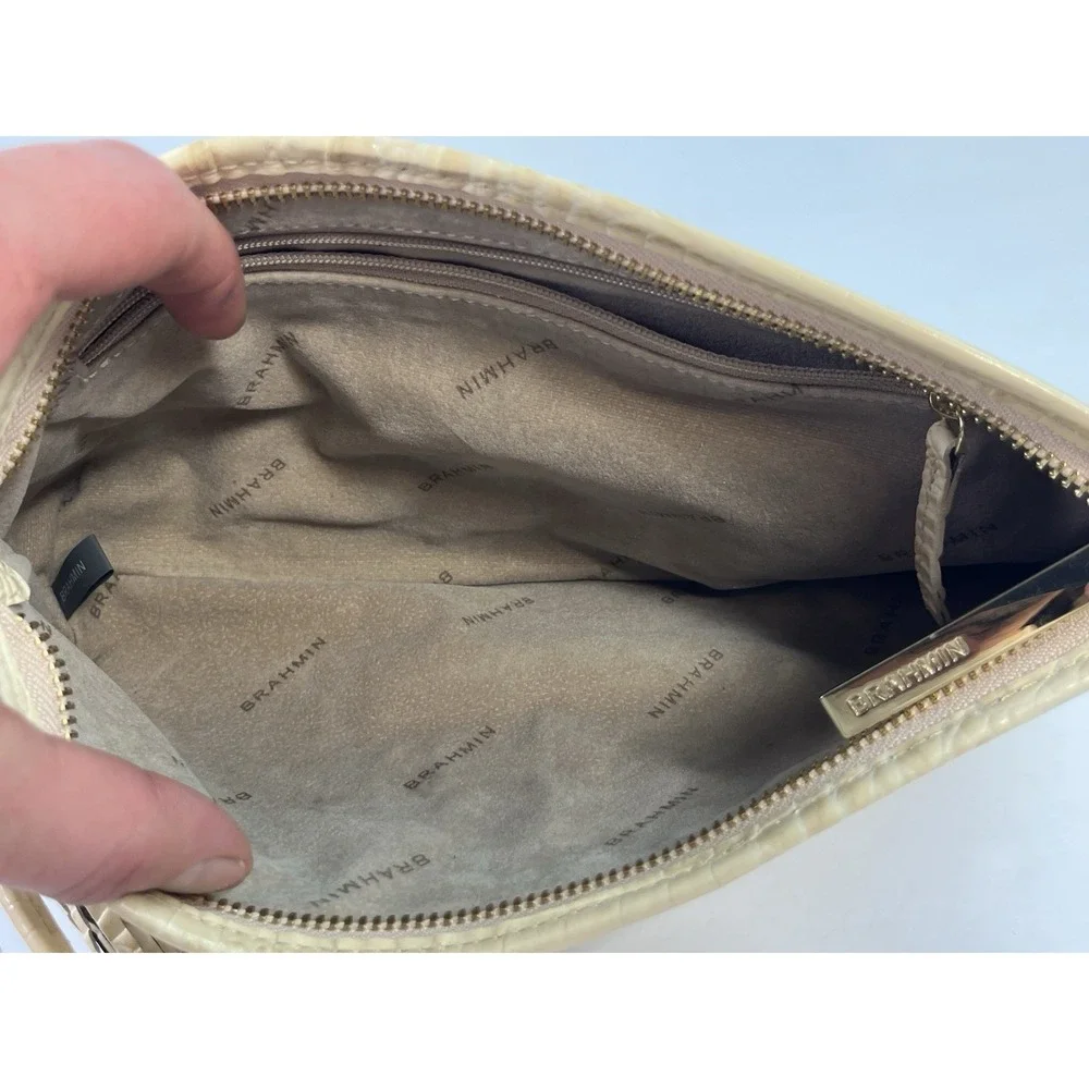 BRAHMIN Daisy Clutch Wallet Croc Embossed Cream Colored Wristlet 10.5